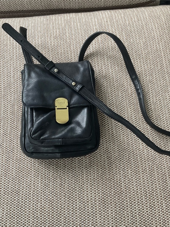 Enzo Anglioni Handbags - Black leather Enzo Angiolini crossbody